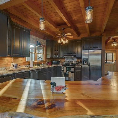Blue Ridge Bliss- Spacious Cabin, Pets, Hot Tub! 외부 사진