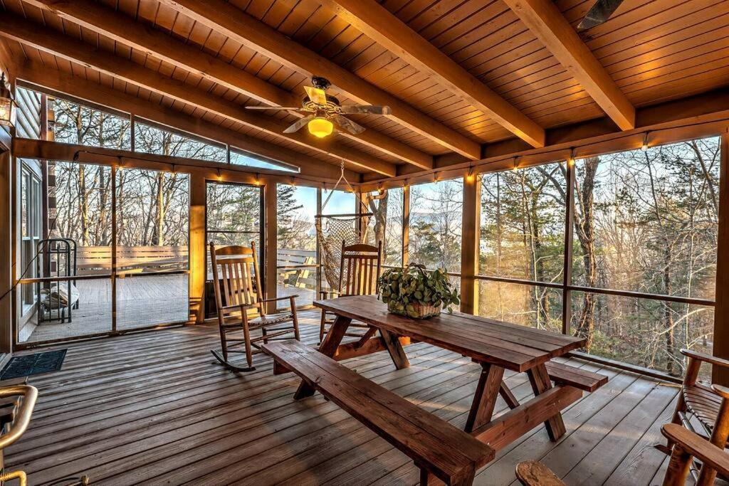 Blue Ridge Bliss- Spacious Cabin, Pets, Hot Tub! 외부 사진