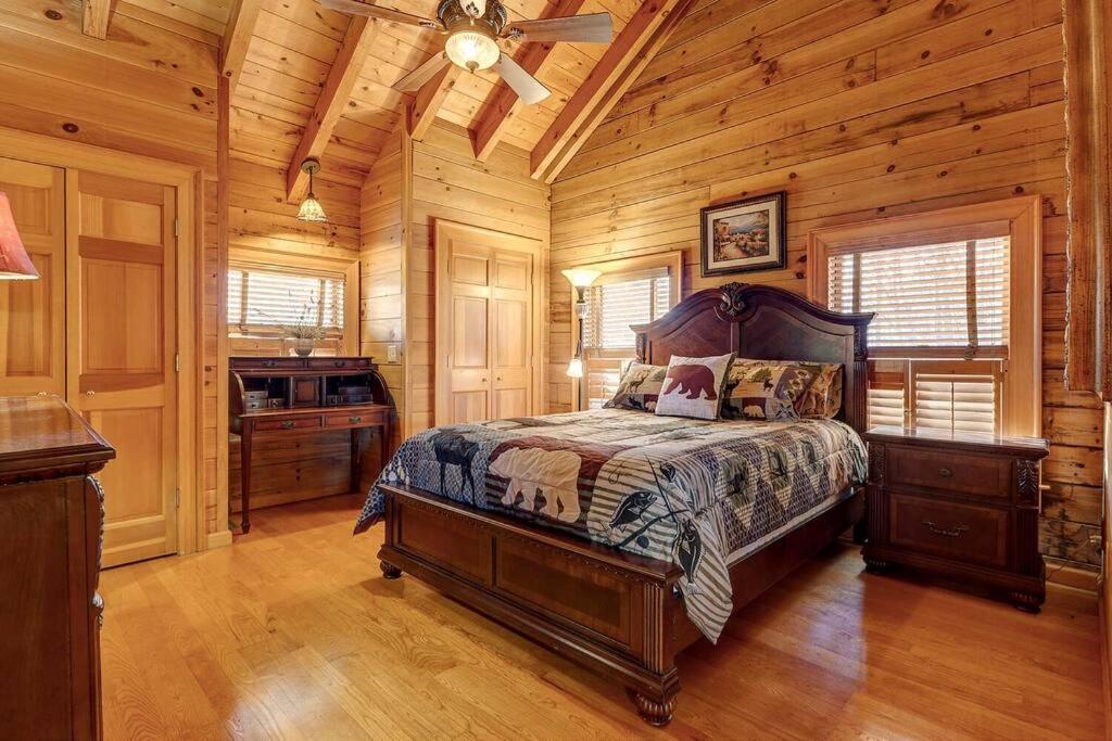 Blue Ridge Bliss- Spacious Cabin, Pets, Hot Tub! 외부 사진