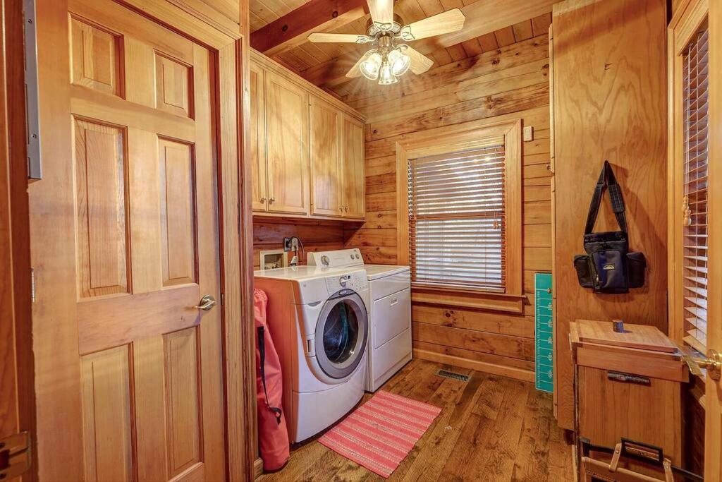 Blue Ridge Bliss- Spacious Cabin, Pets, Hot Tub! 외부 사진