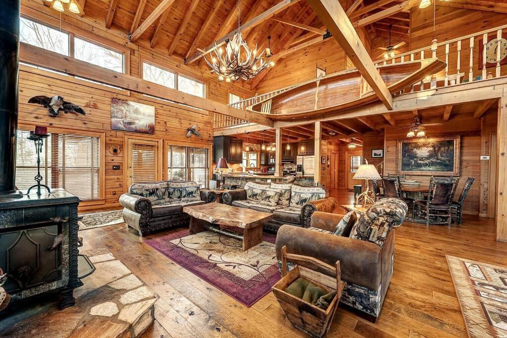 Blue Ridge Bliss- Spacious Cabin, Pets, Hot Tub! 외부 사진