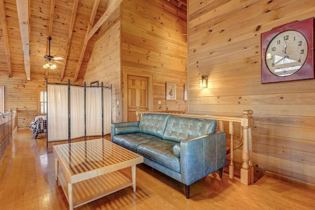 Blue Ridge Bliss- Spacious Cabin, Pets, Hot Tub! 외부 사진