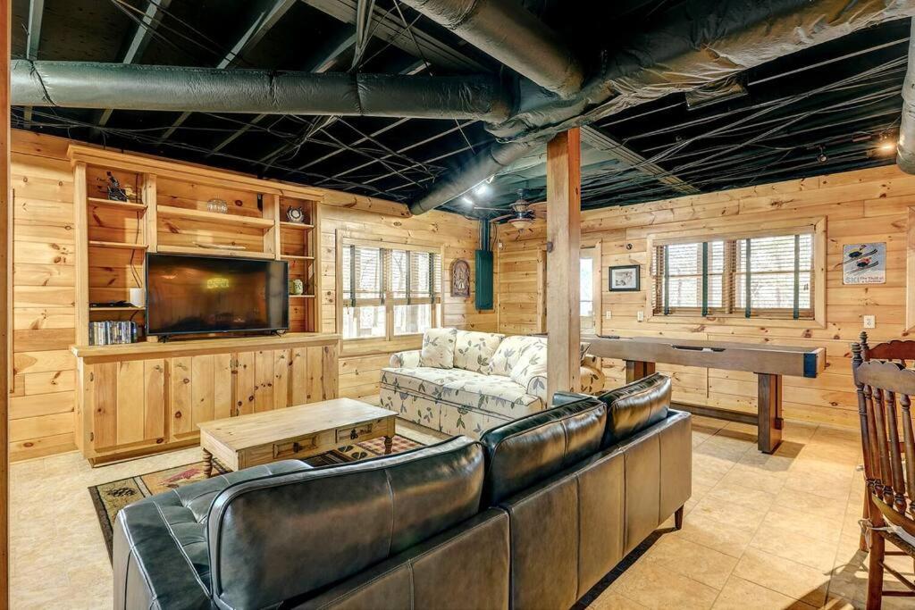 Blue Ridge Bliss- Spacious Cabin, Pets, Hot Tub! 외부 사진