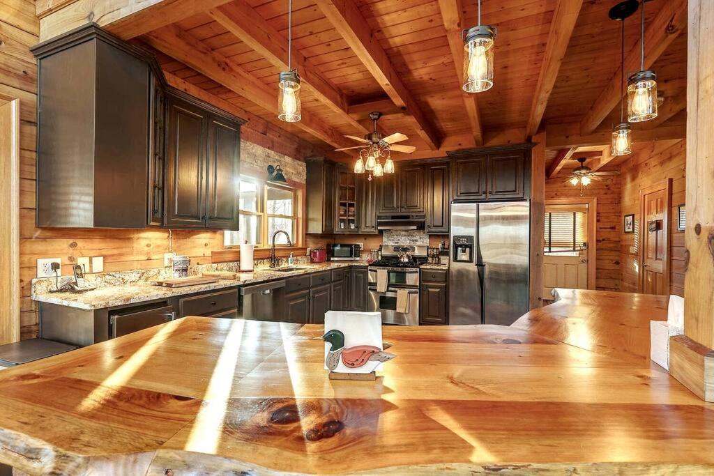 Blue Ridge Bliss- Spacious Cabin, Pets, Hot Tub! 외부 사진