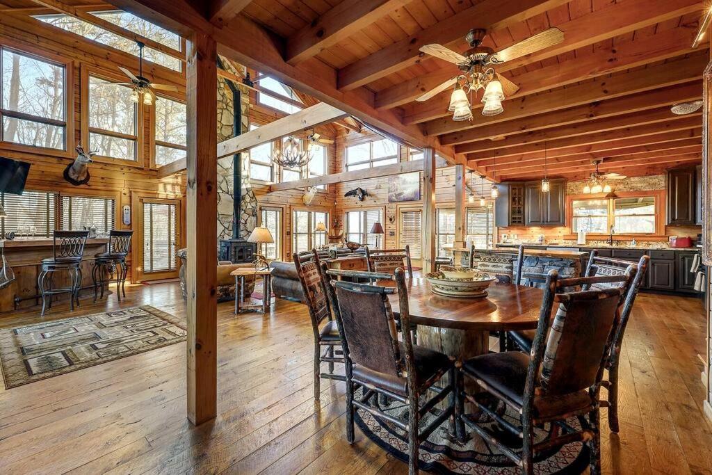 Blue Ridge Bliss- Spacious Cabin, Pets, Hot Tub! 외부 사진