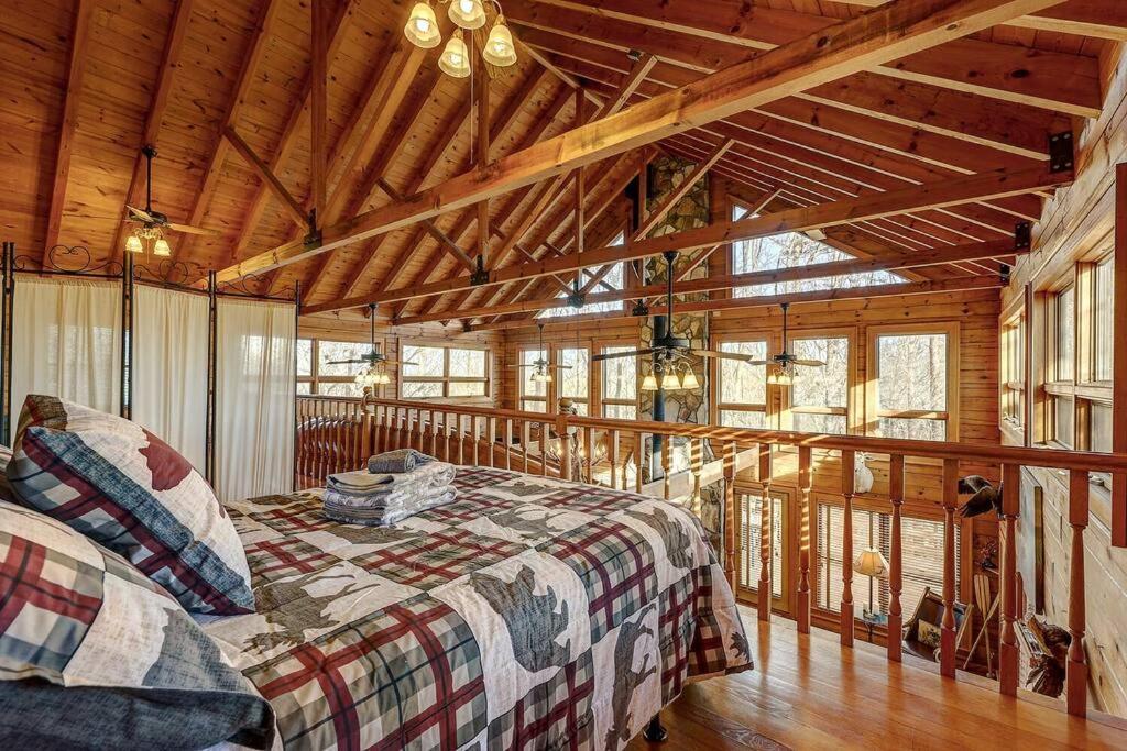 Blue Ridge Bliss- Spacious Cabin, Pets, Hot Tub! 외부 사진