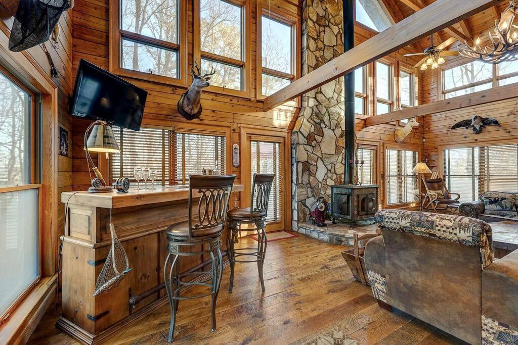 Blue Ridge Bliss- Spacious Cabin, Pets, Hot Tub! 외부 사진