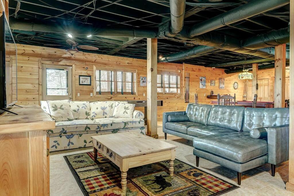 Blue Ridge Bliss- Spacious Cabin, Pets, Hot Tub! 외부 사진